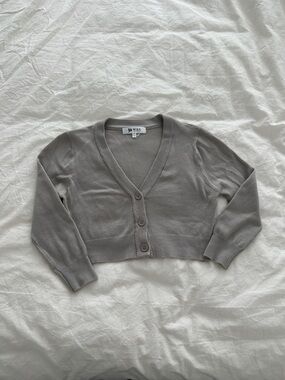 V-Neck Cropped Button Cardigan Sweater - Grey